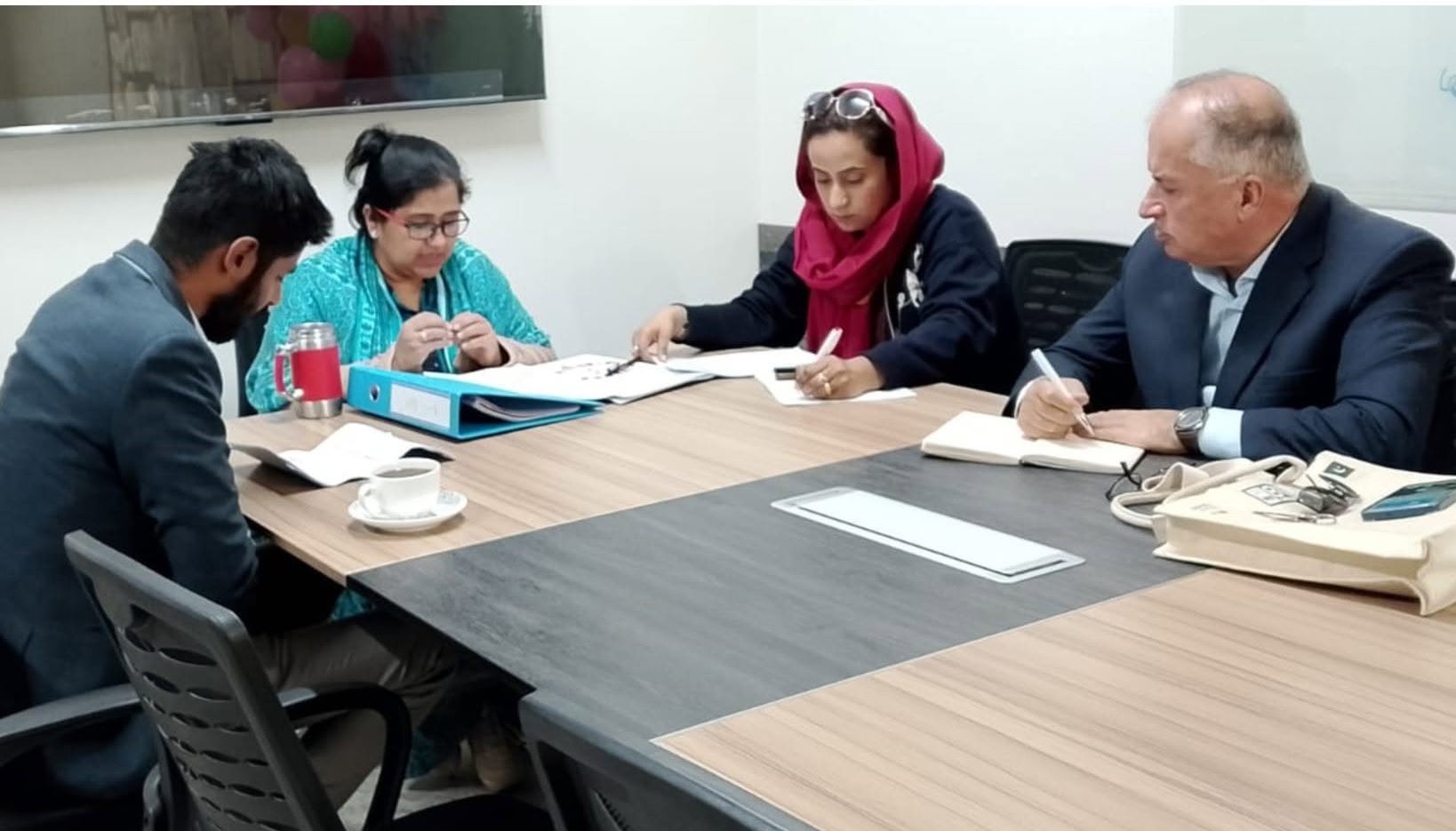 Aurat Foundation Holds Meeting with Mr. Farukh Javed, Provincial Finance Secretary, Punjab National Party