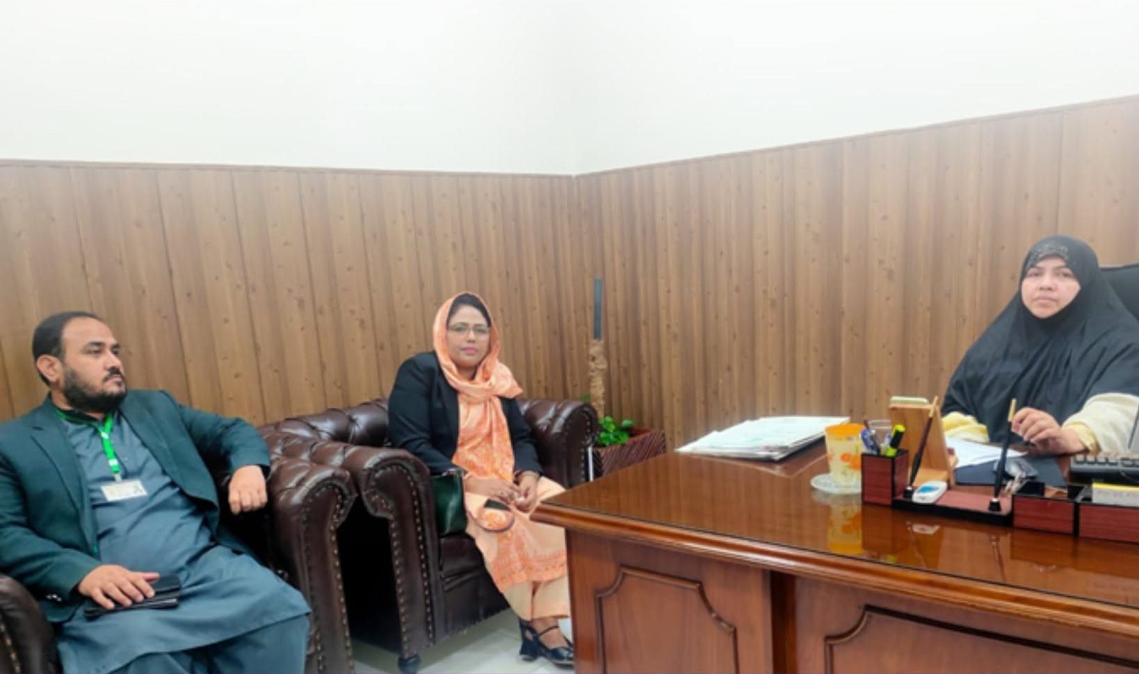 Aurat Foundation and UNDP’s PLEDGE Project Hold Meeting with NADRA Officials
