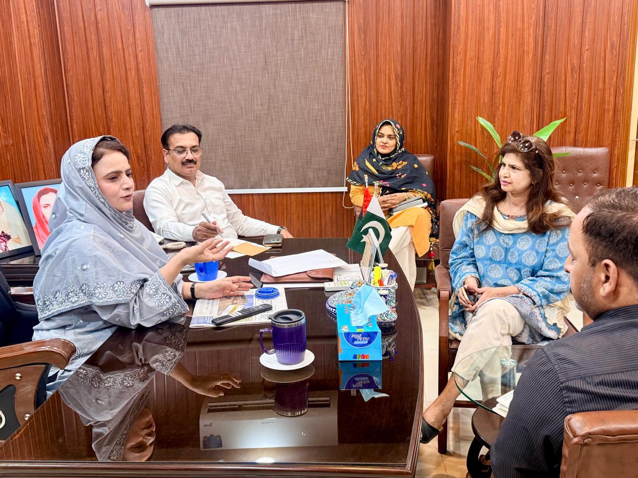 Aurat Foundation Meets Sindh Minister for Women Development to Discuss Aurat Card and Access to GBV Helpline
